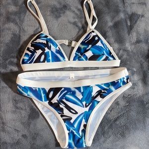 Women’s Small 2 Piece Swimsuit
